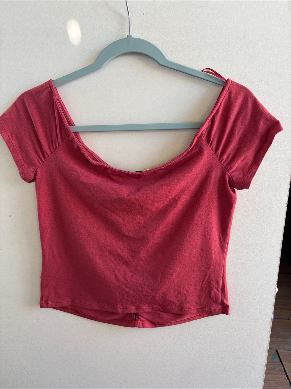 Express Raspberry Ruched Scoop Crop Top - Picture 3 of 5